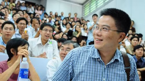 GS Ngô Bảo Châu tại buổi nói chuyện - Ảnh: Thuận Thắng