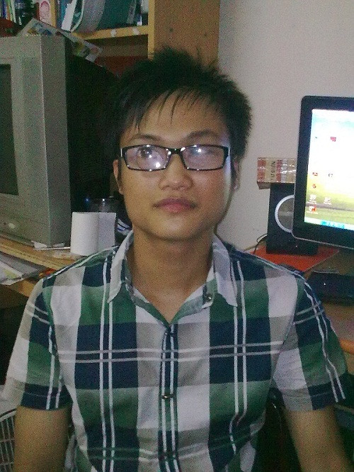 Mặc dù thị lực rất kém nhưng Cường tự hào vì chưa bao giờ lên nhầm xe buýt Mặc dù thị lực rất kém nhưng Cường tự hào vì chưa bao giờ lên nhầm xe buýt