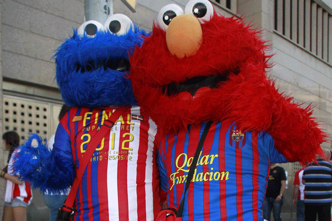 Không khí thân thiện giữa CĐV hai đội. Không khí thân thiện giữa CĐV hai đội.