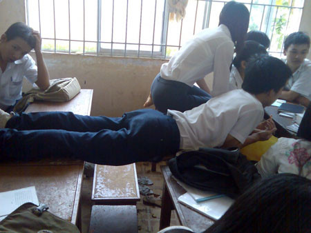 Dáng nằm bắc cầu. Dáng nằm bắc cầu.