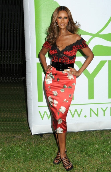 Mặc chân váy Midi như thế nào?, Thời trang, chan vay midi, vay, giay cao got, thoi trang