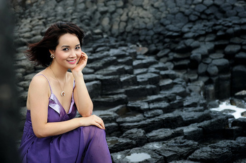 Mai Thu Huyền đẹp nhẹ nhàng và quý phái. Mai Thu Huyền đẹp nhẹ nhàng và quý phái.