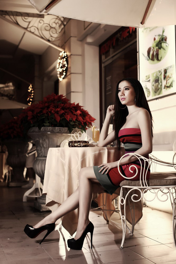 Váy sọc to, màu sắc xen kẽ cũng là một chọn lựa thú vị dành cho các cô gái trước những buổi tiệc quan trọng.