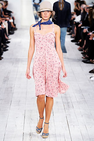 đến những bộ đầm dạ tiệc, dạo phố tha thướt đều có thể lên trên tông màu hồng ngọt ngào. đến những bộ đầm dạ tiệc, dạo phố tha thướt đều có thể lên trên tông màu hồng ngọt ngào.