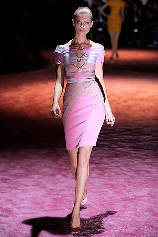 Từ trang phục quần tây sơmi và những bộ cánh áo đầm kín đáo cho công sở... Từ trang phục quần tây sơmi và những bộ cánh áo đầm kín đáo cho công sở...