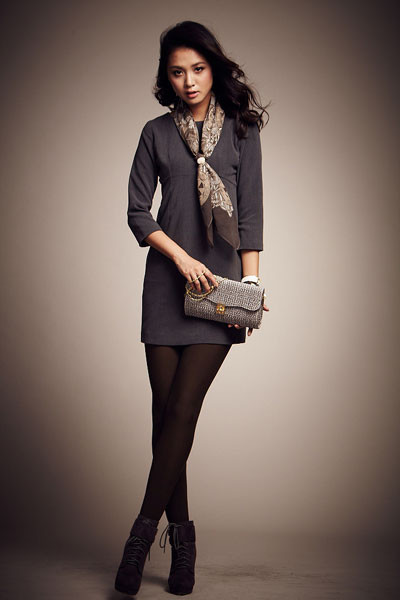 Một sự kết hợp tinh tế với chiếc khăn, vừa giữ ấm, vừa làm bạn trở nên nổi bật hơn rất nhiều. Sành điệu hơn với boot cổ ngắn. Một sự kết hợp tinh tế với chiếc khăn, vừa giữ ấm, vừa làm bạn trở nên nổi bật hơn rất nhiều. Sành điệu hơn với boot cổ ngắn.