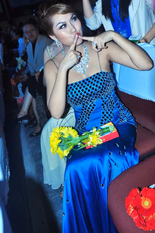 Phi Thanh Vân phát phì vì mặc bóng bẩy, Thời trang, top mac xau mac dep, thoi trang, sao mac beo,