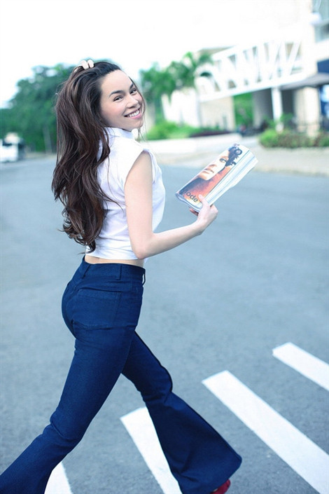 Hồ Ngọc Hà là một trong những ngôi sao Việt đi đầu về xu hướng thời trang này. Qua trang phục, chúng ta có thể thấy được sự tinh tế và nhạy cảm của mỹ nhân này. Nguồn: fstyle