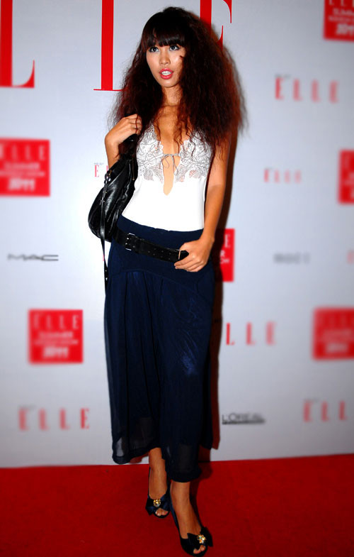 Có lẽ đây là bộ váy xấu nhất mà một người đẹp chỉn chu về phong cách như Hà Anh sở hữu