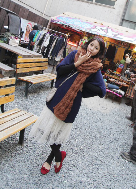 Bạn sẽ rất nổi bật, xinh đẹp và vẫn đủ ấm với style này. Bạn sẽ rất nổi bật, xinh đẹp và vẫn đủ ấm với style này.