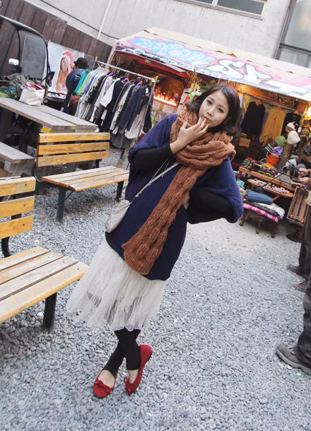 Bạn sẽ rất nổi bật, xinh đẹp và vẫn đủ ấm với style này.