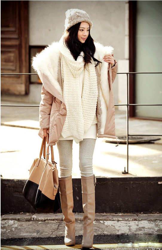 Có thể kết hợp với vô vàn các kiểu mũ len để giữ ấm và tạo phong cách. Có thể kết hợp với vô vàn các kiểu mũ len để giữ ấm và tạo phong cách.