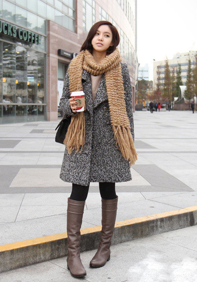 Với bất cứ kiểu khăn nào, bạn cũng có thể tạo nên những điểm nhấn ấn tượng cho trang phục Với bất cứ kiểu khăn nào, bạn cũng có thể tạo nên những điểm nhấn ấn tượng cho trang phục