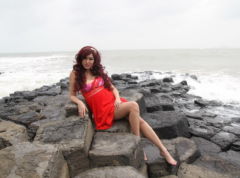 Thời gian gần đây, Phi Thanh Vân có phần đẫy đà hơn xưa. Cô cũng tự nhận mình dạo này "ú na ú nần".