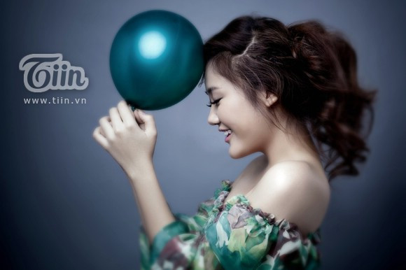 mặc chiếc váy màu sắc tươi trẻ... mặc chiếc váy màu sắc tươi trẻ...