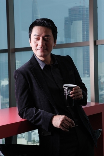 Anh chọn trang phục công sở với rất nhiều mẫu áo vest bằng các chất liệu khác nhau phù hợp với hoàn cảnh và thời tiết.