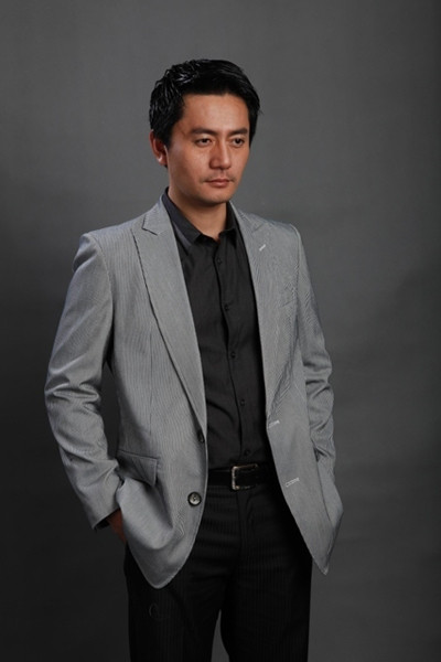 Lúc lạnh lùng, trầm tư...