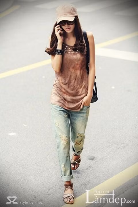 Baggy jeans không kén chọn người mặc, tuy nhiên, chúng "thích" đi cùng với những bạn gái có vóc dáng dong dỏng cao. Xem thêm: Xu hướng quần ống suông/Xu hướng quần loe