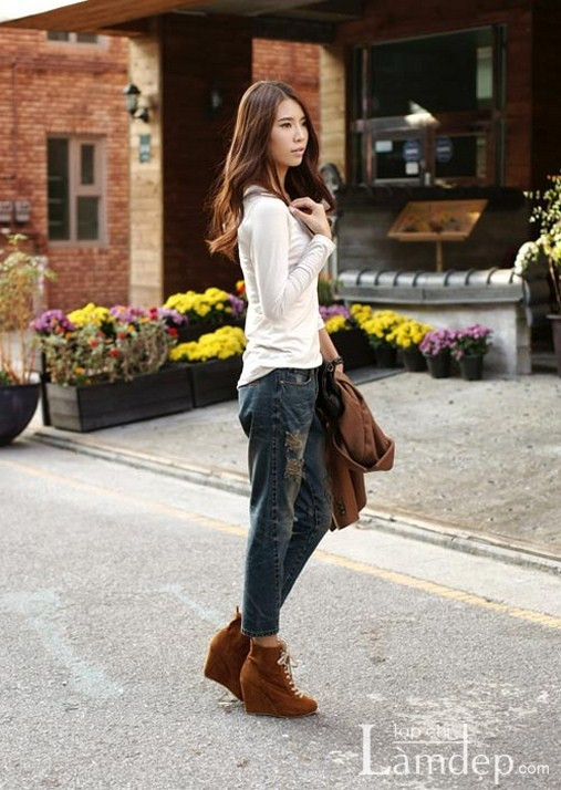 Đây cũng là những ưu điểm khiến baggy jeans ngay lập tức chiếm được cảm tình của đông đảo bạn trẻ, nhất là những buổi pic nic, dạo phố hay tụ tập cùng bạn bè... Xem thêm: Xu hướng quần ống suông/Xu hướng quần loe