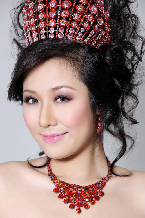 Cận cảnh khuôn mặt xinh đẹp và thông minh của Hoa hậu! Xem thêm: Hoa hậu Nguyễn Thị Huyền/Hoa hậu Dương Thùy Linh/Hoa hậu Hàn Quốc Cận cảnh khuôn mặt xinh đẹp và thông minh của Hoa hậu! Xem thêm: Hoa hậu Nguyễn Thị Huyền/Hoa hậu Dương Thùy Linh/Hoa hậu Hàn Quốc
