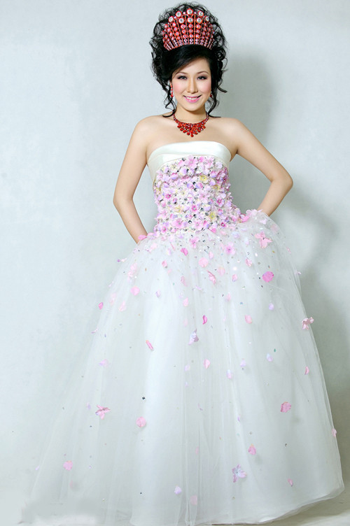 Xem thêm: Hoa hậu Nguyễn Thị Huyền/Hoa hậu Dương Thùy Linh/Hoa hậu Hàn Quốc Xem thêm: Hoa hậu Nguyễn Thị Huyền/Hoa hậu Dương Thùy Linh/Hoa hậu Hàn Quốc