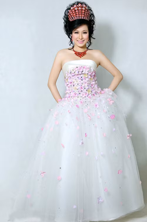 Xem thêm: Hoa hậu Nguyễn Thị Huyền/Hoa hậu Dương Thùy Linh/Hoa hậu Hàn Quốc