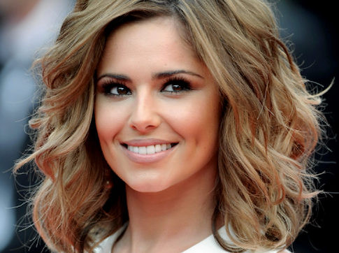 Xuất hiện trong một sự kiện với mái tóc ngắn ngang vai xoăn bồng, Cheryl khoe vẻ đẹp đáng ngưỡng mộ. Ảnh: All2need Xem thêm: Tóc Sao Hollywood/Tóc Sao Hàn/Tóc Sao Hoa ngữ/Tóc Sao Việt