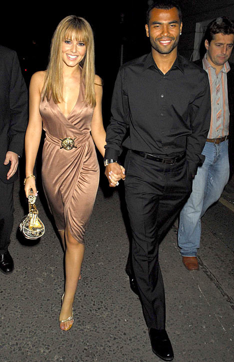 Màu vàng của tóc giúp cô trẻ trung và rạng rỡ. Ảnh: Lodongirl Xem thêm: Tóc Sao Hollywood/Tóc Sao Hàn/Tóc Sao Hoa ngữ/Tóc Sao Việt