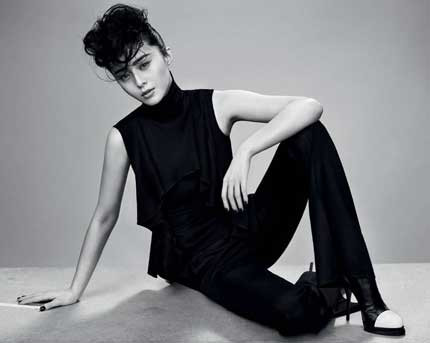 Nhưng có lúc cũng nổi loạn khi xuất hiện trong các shoot hình. Xem thêm: Phong cách thời trang sao Việt/Phong cách thời trang sao Hàn Nhưng có lúc cũng nổi loạn khi xuất hiện trong các shoot hình. Xem thêm: Phong cách thời trang sao Việt/Phong cách thời trang sao Hàn