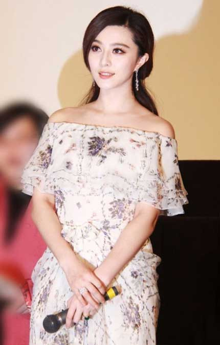 Nhưng trên thảm đỏ, hình ảnh thường thấy ở mỹ nhân họ Phạm lại là vẻ kiêu sa, đài các, sang trọng và quyến rũ. Xem thêm: Phong cách thời trang sao Việt/Phong cách thời trang sao Hàn Nhưng trên thảm đỏ, hình ảnh thường thấy ở mỹ nhân họ Phạm lại là vẻ kiêu sa, đài các, sang trọng và quyến rũ. Xem thêm: Phong cách thời trang sao Việt/Phong cách thời trang sao Hàn