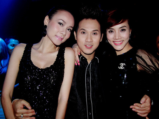 Tới mừng SN đàn em Trang Nhung, Yến Ngọc chọn cho mình bộ đầm màu đen sequin lấp lánh. Ảnh: Ngoisao Xem thêm: Thời trang sao Việt/Thời trang sao Hollywood/Thời trang sao Hoa ngữ/Thời trang sao Hàn