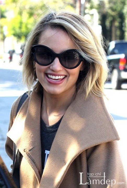 Hướng đến vẻ đẹp nữ tính và gợi cảm, các nhà tạo mẫu tóc tập trung vào phần tóc mái dày và tóc tỉa cao. Nếu bạn thích gọn gàng, rất đơn giản, hãy chọn một mái tóc cắt lớp mềm mại. Xem thêm: Thời trang công sở cho quý bà/Chăm sóc da cho quý bà Hướng đến vẻ đẹp nữ tính và gợi cảm, các nhà tạo mẫu tóc tập trung vào phần tóc mái dày và tóc tỉa cao. Nếu bạn thích gọn gàng, rất đơn giản, hãy chọn một mái tóc cắt lớp mềm mại. Xem thêm: Thời trang công sở cho quý bà/Chăm sóc da cho quý bà