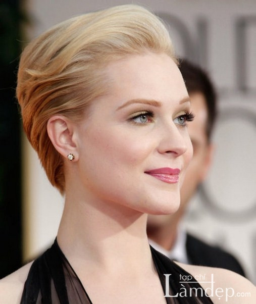 Sẽ cực sang trọng với kiểu tóc chải ra phía sau như thế này? Xem thêm: Thời trang công sở cho quý bà/Chăm sóc da cho quý bà Sẽ cực sang trọng với kiểu tóc chải ra phía sau như thế này? Xem thêm: Thời trang công sở cho quý bà/Chăm sóc da cho quý bà