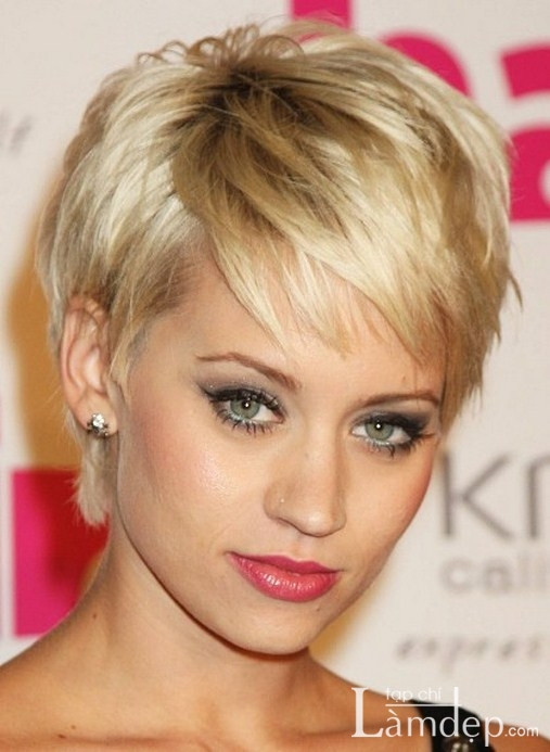 Dành cho nhưng "quý bà" năng động, cá tính với kiểu tóc tém được tạo nên bởi những sóng tóc 3D rất sành điệu. Xem thêm: Thời trang công sở cho quý bà/Chăm sóc da cho quý bà Dành cho nhưng "quý bà" năng động, cá tính với kiểu tóc tém được tạo nên bởi những sóng tóc 3D rất sành điệu. Xem thêm: Thời trang công sở cho quý bà/Chăm sóc da cho quý bà