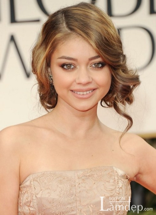 Hay kiểu búi thanh lịch và duyên dáng thế này! Xem thêm: Thời trang công sở cho quý bà/Chăm sóc da cho quý bà Hay kiểu búi thanh lịch và duyên dáng thế này! Xem thêm: Thời trang công sở cho quý bà/Chăm sóc da cho quý bà