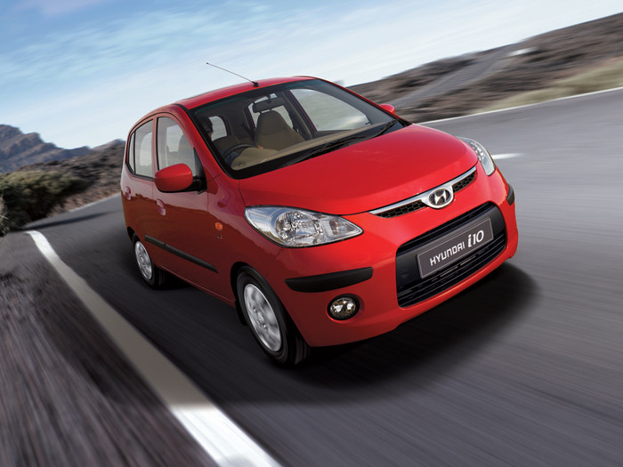 Bù lại bên trong nội thất của chiếc xe này lại cực kì thoáng đãng với tư thế lái cao và khá thoải mái cho cả đàn ông, đặc biệt là mức giá khá mềm : từ 371 – 441 triệu đồng. Bù lại bên trong nội thất của chiếc xe này lại cực kì thoáng đãng với tư thế lái cao và khá thoải mái cho cả đàn ông, đặc biệt là mức giá khá mềm : từ 371 – 441 triệu đồng.