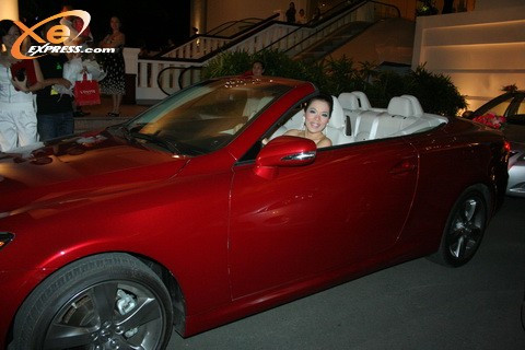 "Mỹ nhân ngư" Mỹ Lệ rạng ngời cùng Lexus mui trần có giá lên đến hơn 3 tỷ đồng, "Mỹ nhân ngư" Mỹ Lệ rạng ngời cùng Lexus mui trần có giá lên đến hơn 3 tỷ đồng,