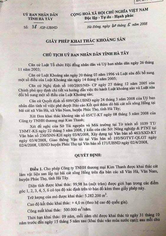 Giấy phép khai thác khoảng sản cấp cho Công ty TNHH thương mại Kim Thanh nhưng nhiều doanh nghiệp khác như Hòa Bình, Tất Thắng vẫn ngày đêm đục khoét lòng sông. (Ảnh Thanh Bình)