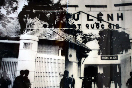 Quân đoàn 1 đánh chiếm Bộ tổng tham mưu nguỵ trưa ngày 30/4/1975. Quân đoàn 1 đánh chiếm Bộ tổng tham mưu nguỵ trưa ngày 30/4/1975.