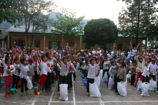 Cùng quyết tâm học thật tốt để không phụ lại sự mong mỏi của thầy cô.