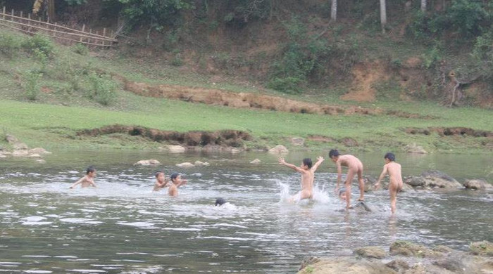 Những con suối không sâu nhưng luôn tiềm ẩn nguy cơ bị nước xoáy rất nguy hiểm khi tắm ở đây (ảnh minh họa). Những con suối không sâu nhưng luôn tiềm ẩn nguy cơ bị nước xoáy rất nguy hiểm khi tắm ở đây (ảnh minh họa).