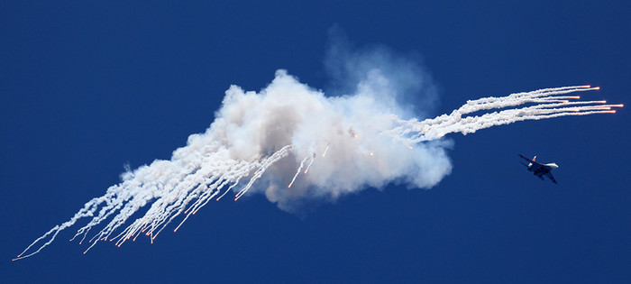 Su-27 và MiG-29 trình diễn tại Hydro-avia-salon 2012.
