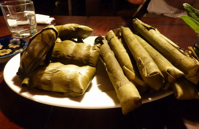 Chiếc bánh tuy bình dân thế, nhưng để làm được chiếc bánh ngon là cả một nghệ thuật: bánh phải dai; có vị béo - ngọt - mặn vừa miệng, ăn không ngán và nhất là màu sắc phải bắt mắt, mùi vị hấp dẫn … Chiếc bánh tuy bình dân thế, nhưng để làm được chiếc bánh ngon là cả một nghệ thuật: bánh phải dai; có vị béo - ngọt - mặn vừa miệng, ăn không ngán và nhất là màu sắc phải bắt mắt, mùi vị hấp dẫn …