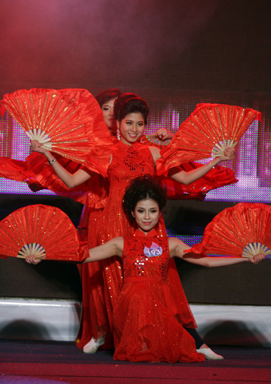 Các tiết mục văn nghệ được thí sinh dàn dựng công phu trong đêm chung kết.