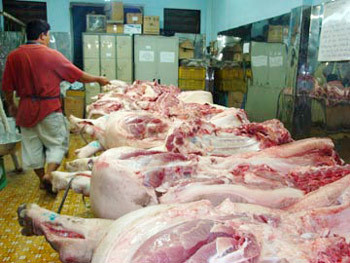 Nếu sử dụng phải loại thịt có chất tăng trọng, giữ nước lâu ngày sẽ tích lũy trong cơ thể gây mục xương, ung thư tủy, giảm hồng cầu… rất nguy hiểm.