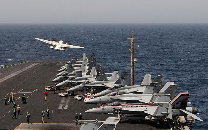 Biển Ả-rập (23 tháng 5 năm 2012): Tàu sân bay USS Lincoln Abraham (CVN 72) được điều đến Hạm đội 5 để tiến hành các hoạt động an ninh hàng hải tại vùng biển Ả-rập.