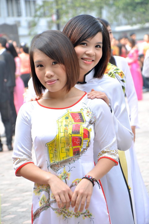 Mái trường cũng là nơi lưu dấu những tình bạn thật đẹp.