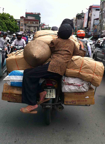 Đi "lụa" tí "cha nội" nha! Ảnh: Nguyễn Bắc Đi "lụa" tí "cha nội" nha! Ảnh: Nguyễn Bắc