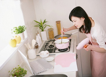 Là dâu trưởng, yêu chồng, mình cũng phải gánh vách trách nhiệm thay cho chồng. (ảnh minh họa)