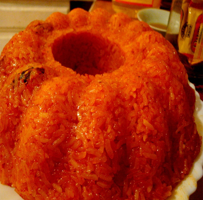 Xôi thì miền quê nào cũng có nhưng chỉ ở Hà nội, xôi mới thêm cơ hội để khoe muôn màu sắc và hương vị. Xôi thì miền quê nào cũng có nhưng chỉ ở Hà nội, xôi mới thêm cơ hội để khoe muôn màu sắc và hương vị.